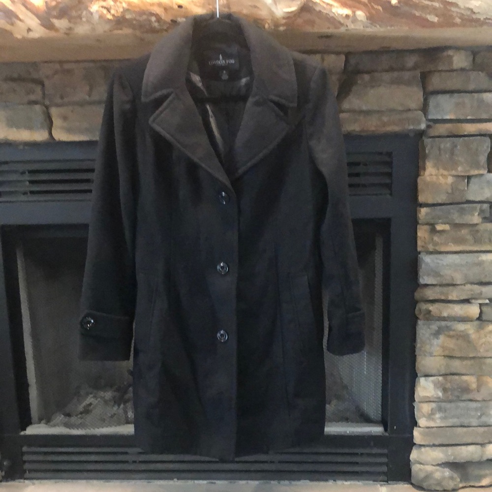 London Fog Trench Coat with Notched Lapel and Structured Fit